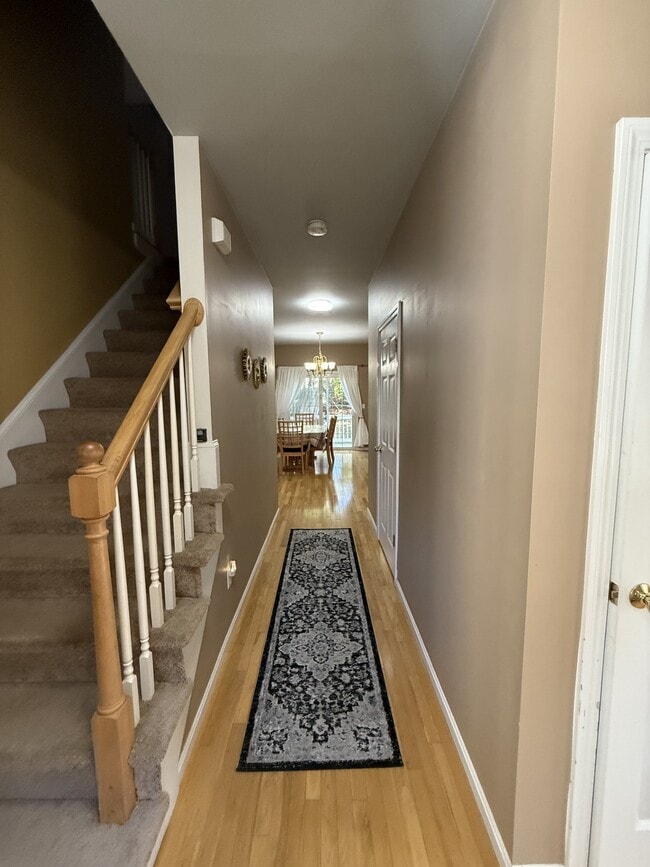 Building Photo - 5 Equestrian Ln