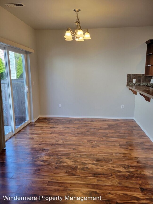 Building Photo - 3 br, 2.5 bath House - 281 NE Miramar Circle