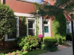 Building Photo - 28 Village Ml