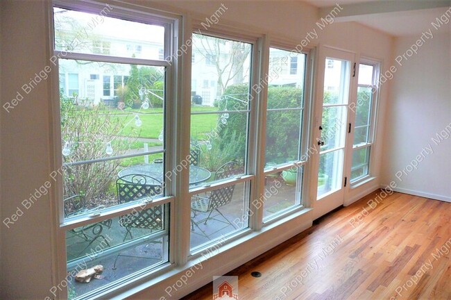 Building Photo - Hidden Gem 1 BR Condo NE 67th & Halsey