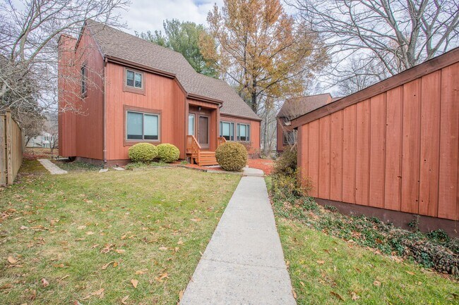 Foto del edificio - Cozy 4 BR/2.5 BA Single-Family Home in Col...