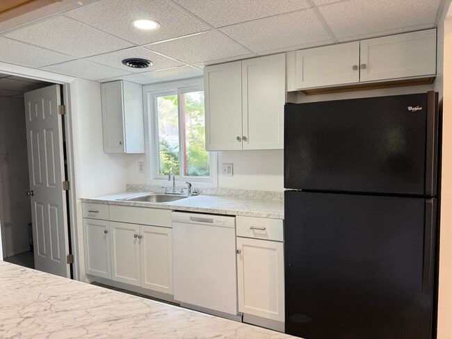 Building Photo - 359 Greenland Dr
