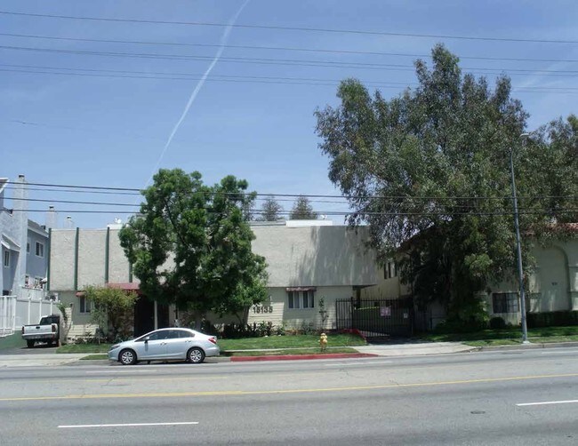 Building Photo - 15135 Victory Blvd