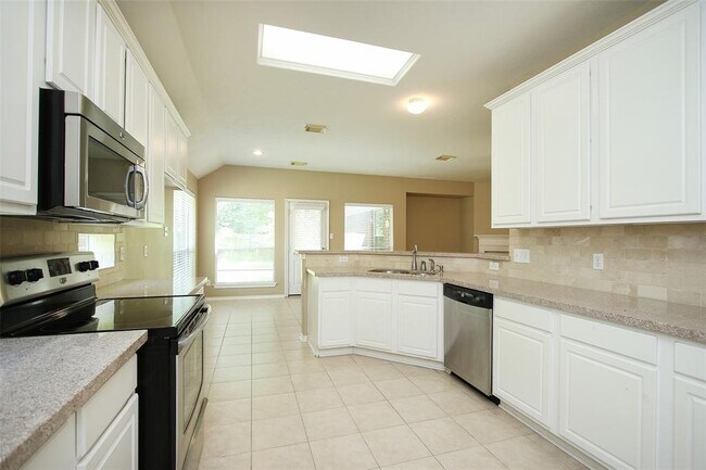 Building Photo - 46 E Russet Grove Cir
