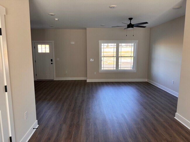 Foto del edificio - 17 Barnyard Cir