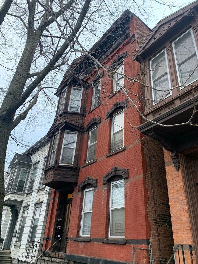 Building Photo - 33 Congress St