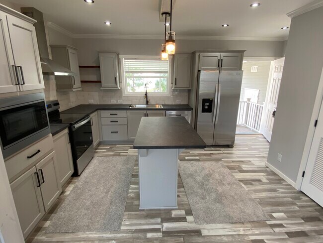 Building Photo - 1990 Douglas Ln