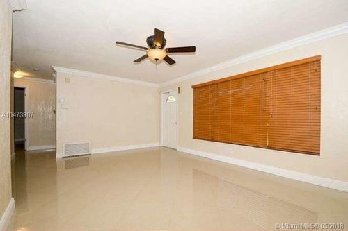 Foto del edificio - 2100 NW 74th Ave