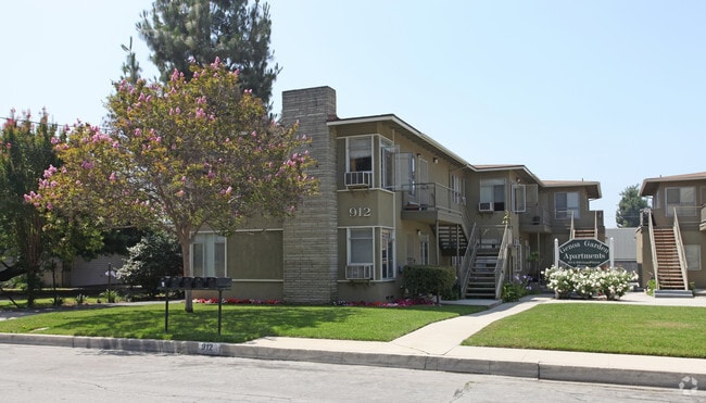 Building Photo - Genoa Garden Apartments