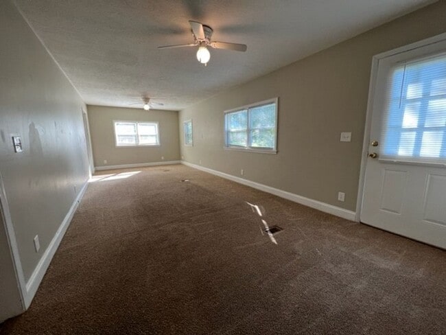 Building Photo - 3 Bedroom 2 Bath Home on 2 Acres