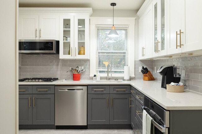 Foto del edificio - 3935 Oak Park Pl