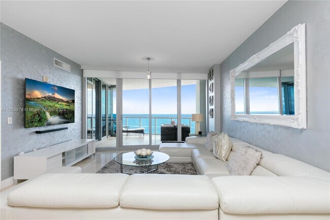 Foto del edificio - 17121 Collins Ave