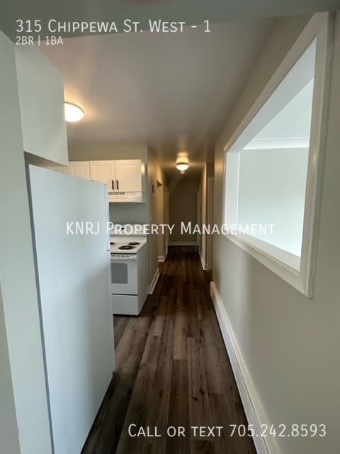 Building Photo - Spacious Two Bedroom Apartment