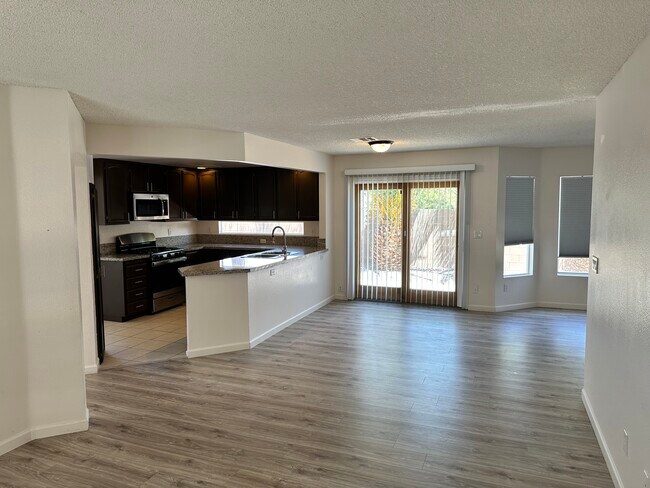Building Photo - 2868 Aliso Dr
