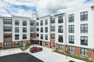 Building Photo - Hedges at Hawthorne