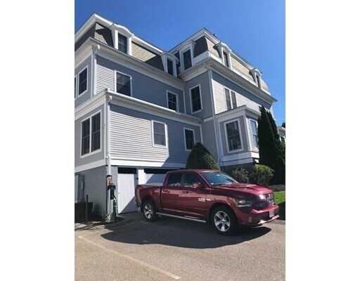 Building Photo - 65 Elm St