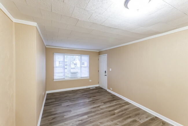 Foto del edificio - 4188 Powell Ave