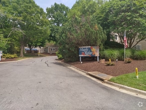 Building Photo - 600 Reusens Rd