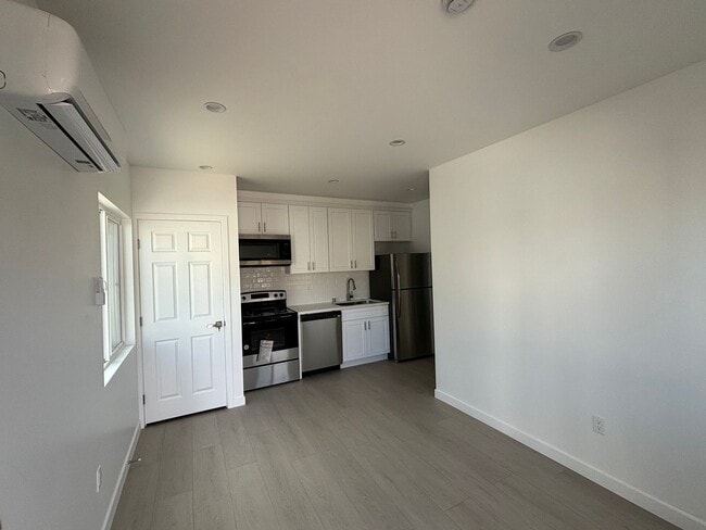 Building Photo - Eldora, 10313-10321 1/2