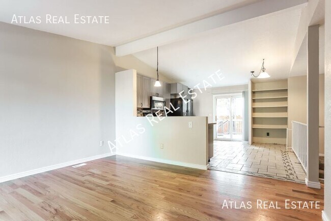 Building Photo - Desirable 4 bed 2 bath home in Arvada!