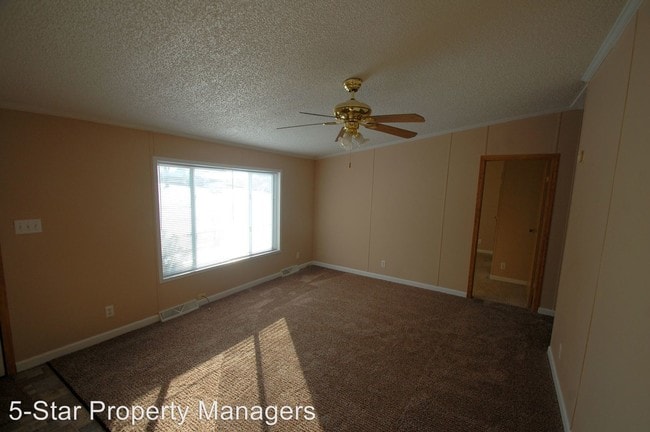 Building Photo - 3 br, 2.5 bath House - 1001-C Zollinger Road
