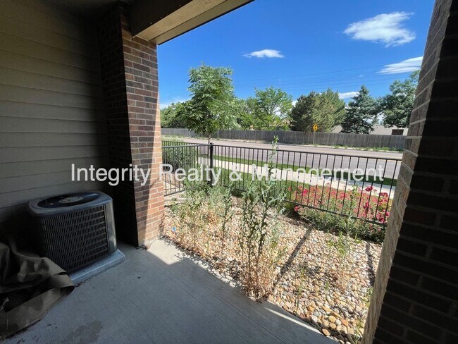 Foto del edificio - 598 E Dry Creek Pl