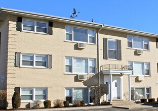 Building Photo - 5039 N East River Rd