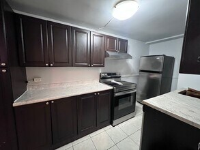 Building Photo - 959 Main St E