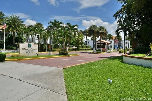 Building Photo - 9423  Fontainebleau Blvd   Miami FL 33172