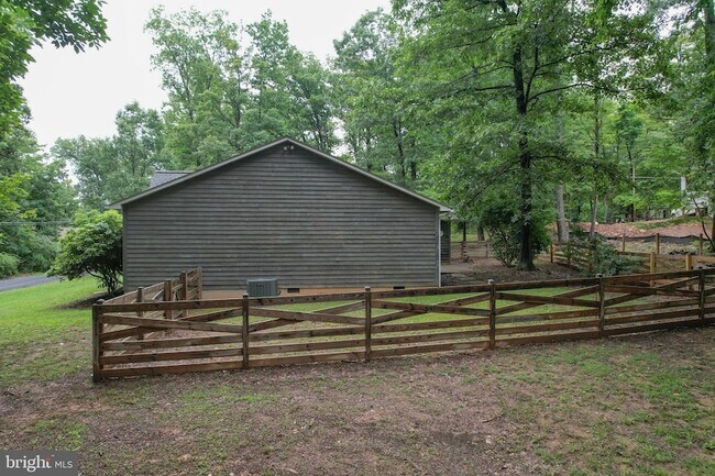 Foto del edificio - 309 Old Shady Grove Ln