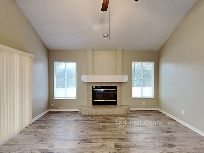 Building Photo - 1904 Paddock Dr