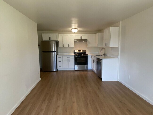 Building Photo - DT022 Sheridan Duplex