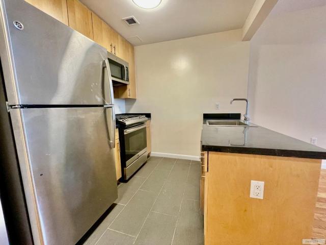 Foto del edificio - 1 bedroom in Queens NY 11106