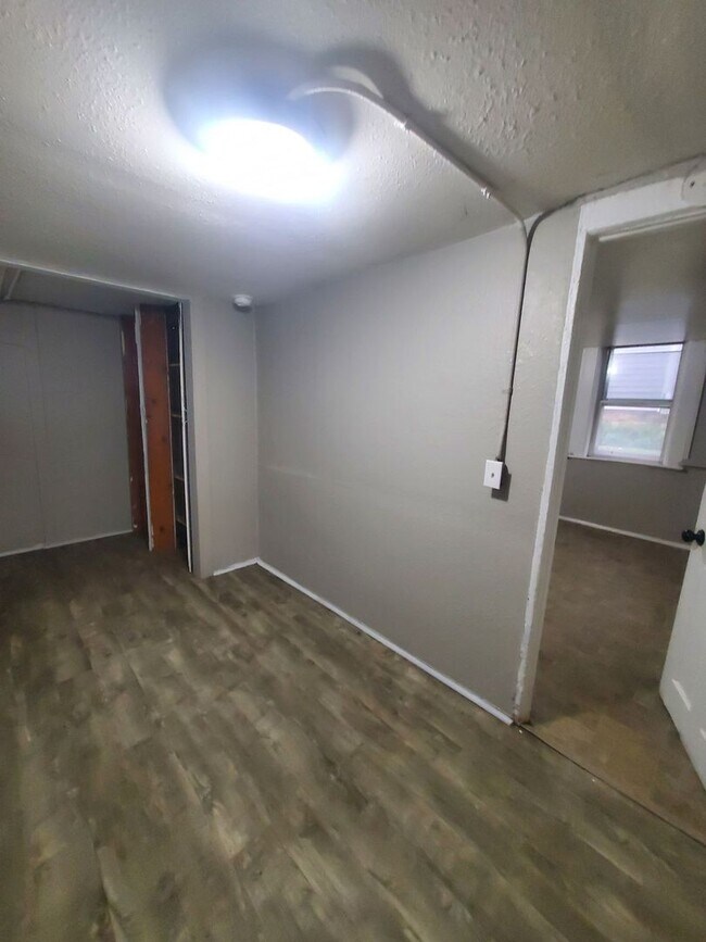 Building Photo - 2056 S 5th Pl