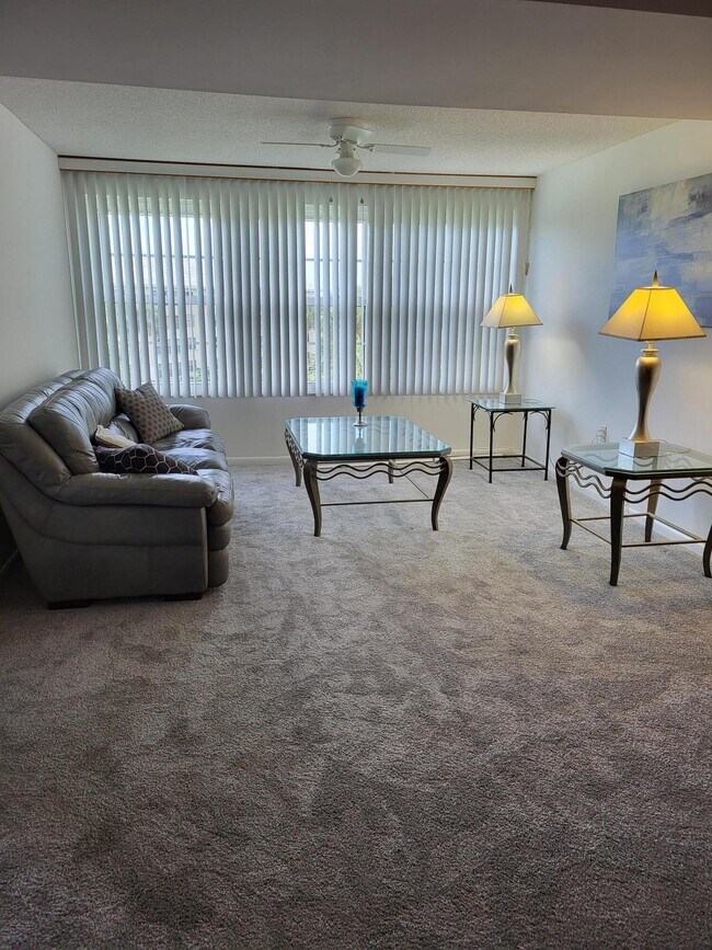 Foto del edificio - 3511 Village Blvd