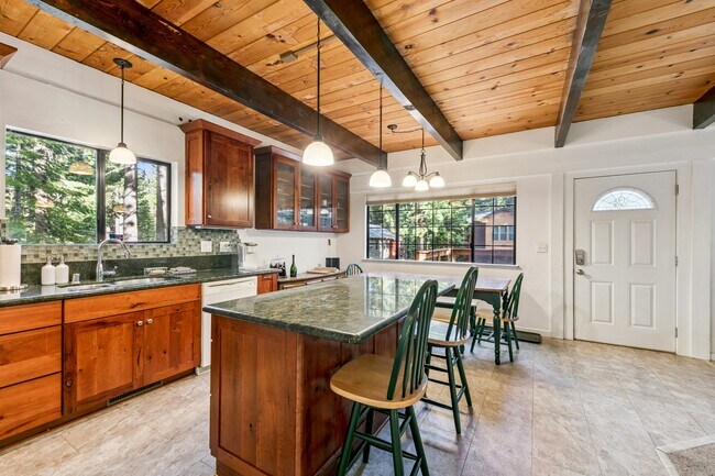 Foto del edificio - 1517 Plumas Cir