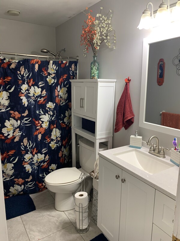 Building Photo - 550 Roosevelt Ave