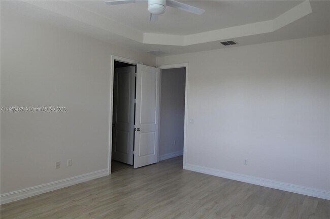 Building Photo - 130 Riverwalk Cir E