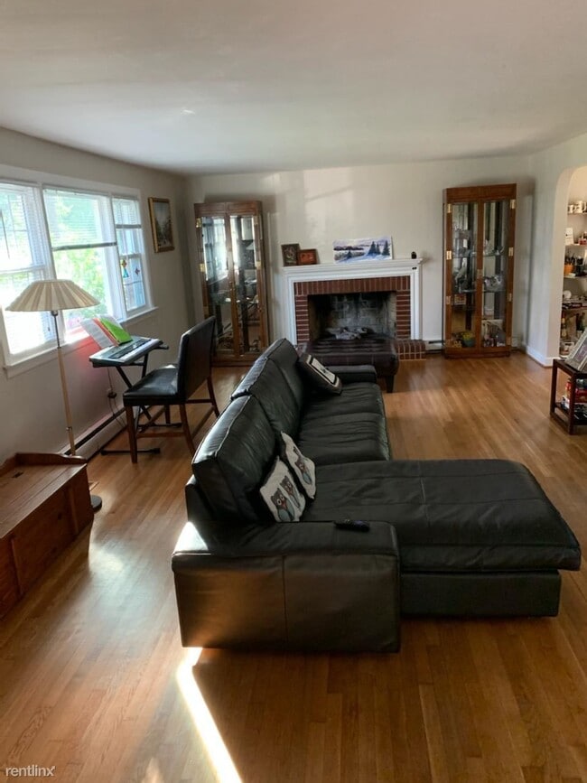 Building Photo - 4 br, 2.5 bath House - 4720 Fairway Ave