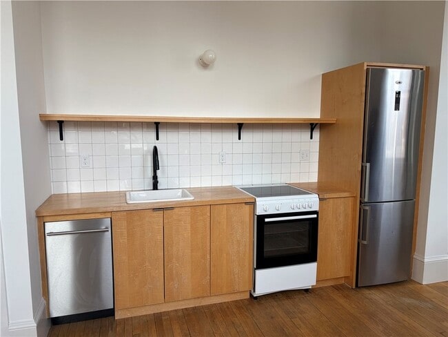 Building Photo - 225 Weybosset St