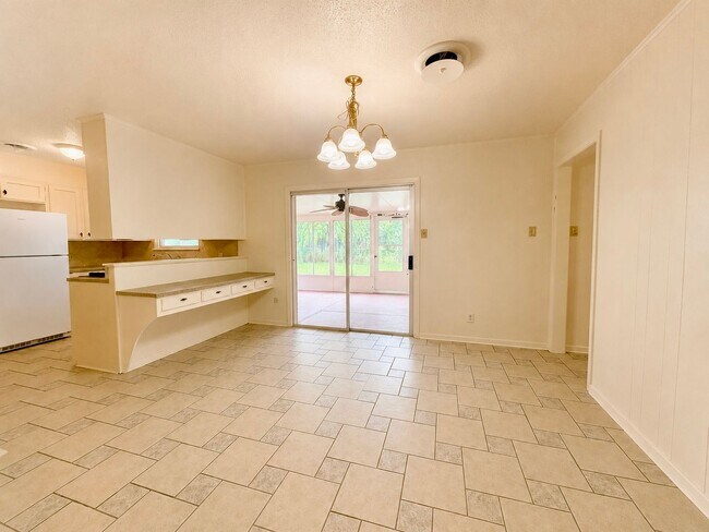 Foto del edificio - AVAILABLE NOW; APPLY AT OUR WEBSITE TODAY!! 2 WEEKS FREE!!!