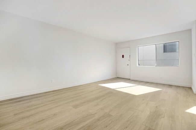 Building Photo - 1550 S Saltair Ave