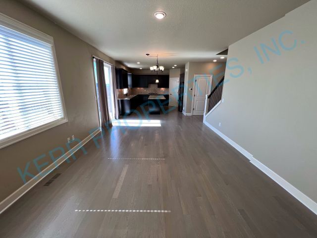 Building Photo - Spacious 5-Bed Oasis with Granite Elegance...