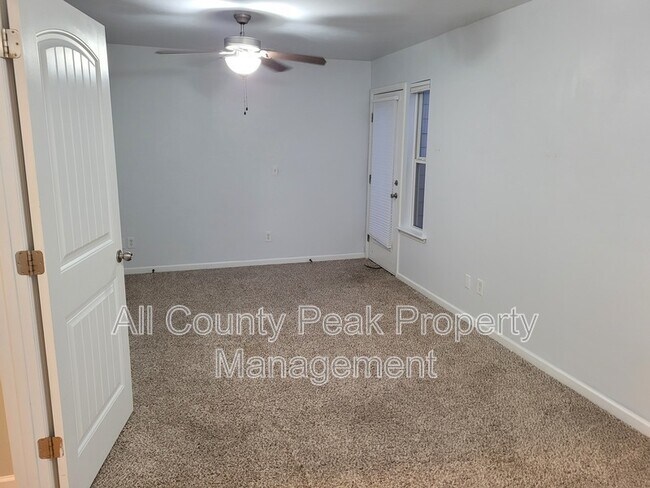 Foto del edificio - 322 W 18th St