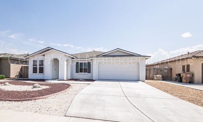 Foto del edificio - 4 bedroom 2 bath  Home in the Desired Sout...