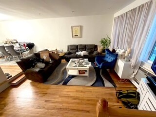 Foto del edificio - 1369 E 72nd St