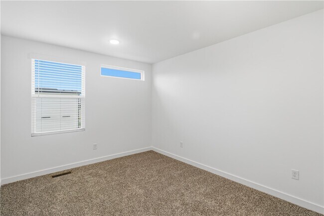 Building Photo - 501 Solar St