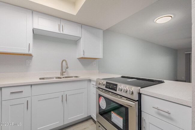 Foto del edificio - 11040 N 28th Dr