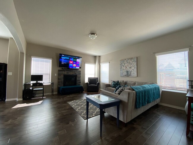 Building Photo - Immaculate 4 Bed 4 Bath 4 Car Garage Home ...