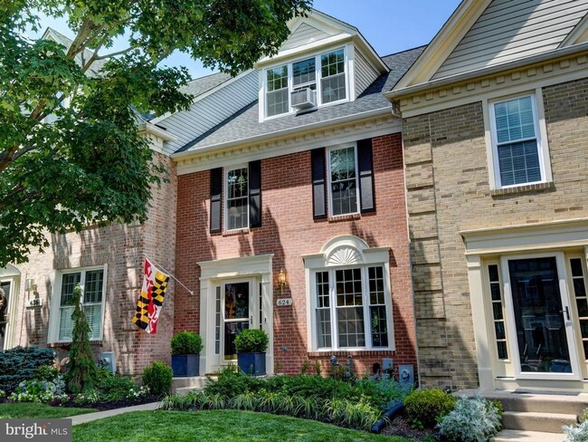 Mays Chapel Chapelgate Townhome | Renovated Main Level + KitchenAid Appliances | Deck Overlooking... - Mays Chapel Chapelgate Townhome | Renovated Main Level + KitchenAid Appliances | Deck Overlooking...